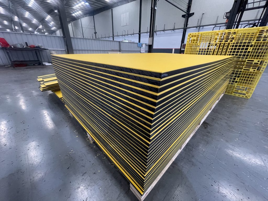 A Step by Step Guide To Dual Color HDPE Sheet Lamination Process (1)